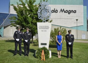 Judith Piquet inaugura la nueva Plaza de la Policía Nacional con un monumento conmemorativo por su bicentenario