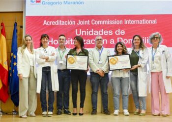 La sanidad pública madrileña, primera en Europa que logra la acreditación de referencia por su atención domiciliaria