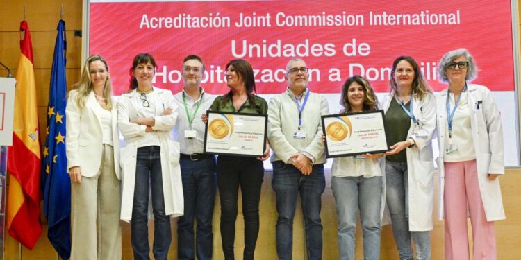 La sanidad pública madrileña, primera en Europa que logra la acreditación de referencia por su atención domiciliaria