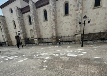 El PSOE muestra inquietud ante la falta de transparencia en la renovación de la Plaza de los Santos Niños