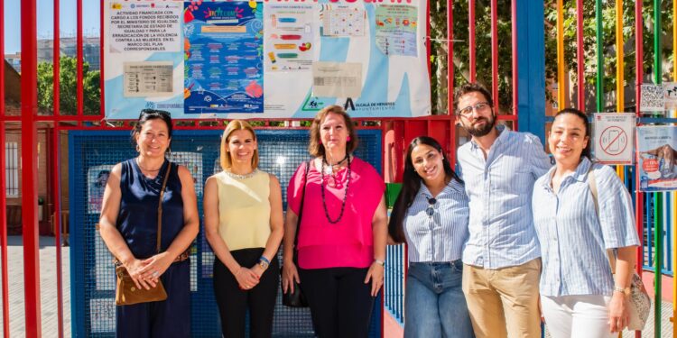 Judith Piquet visita el programa ‘Abierto para Jugar en Verano’ en el colegio Alicia de Larrocha
