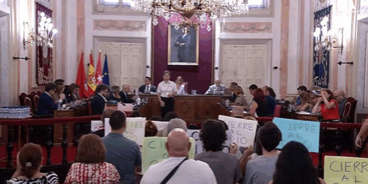 El Ayuntamiento pide al Gobierno el cierre del centro de atención a migrantes