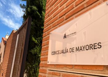 Alcalá de Henares se suma a la lucha contra la soledad no deseada de los mayores y se adhiere al programa de la Comunidad de Madrid