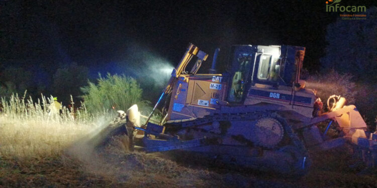 El incendio de Méntrida (Toledo), que afecta a la Comunidad de Madrid, evoluciona favorablemente
