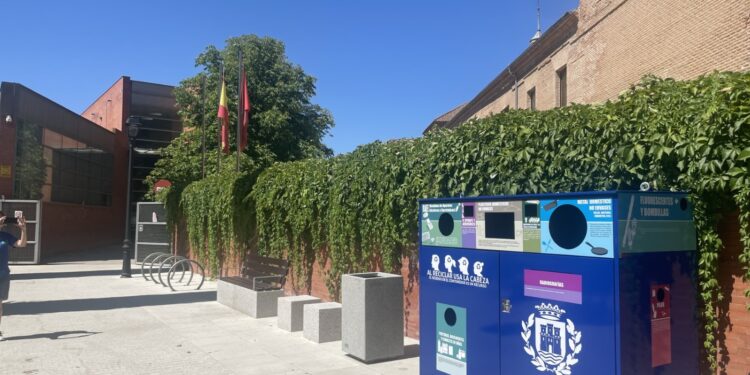 Alcalá de Henares instala doce Puntos Limpios de Proximidad para facilitar el reciclaje de residuos peligrosos domésticos
