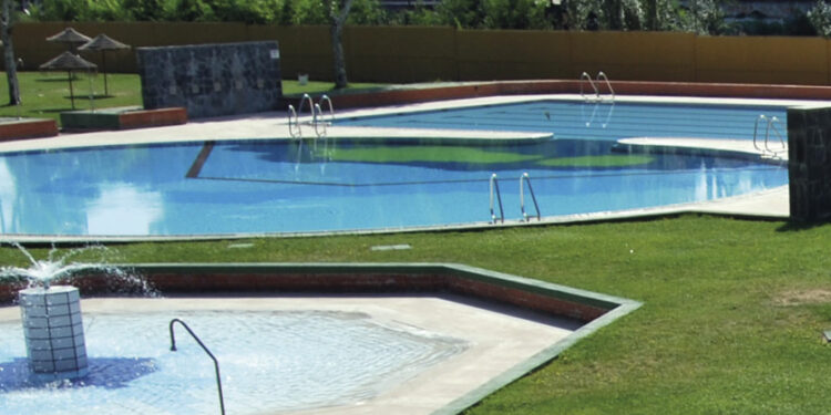 El PSOE afirma que el Ayuntamiento ignoró  tres órdenes de precinto sanitario en las piscinas de verano de El Val y El Juncal