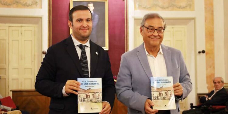 El Ayuntamiento publica un libro sobre la historia centenaria de los Gigantes y Cabezudos en Alcalá