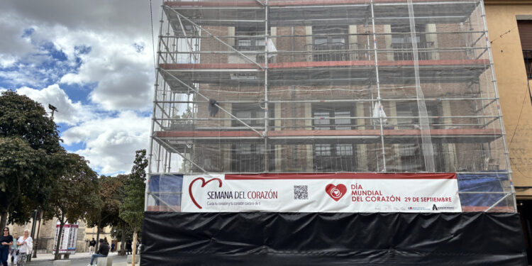 Arrancan las obras de restauración de la fachada principal de la Casa Tapón