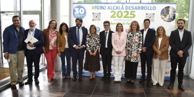 En el Foro Alcalá Desarrollo 2025, la alcaldesa Judith Piquet ilumina con entusiasmo el poder transformador de la formación y la innovación para abrir caminos de oportunidades.