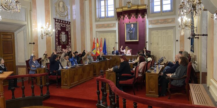 Aprobados 5,5 millones para mejorar colegios, calles, redes de saneamiento y la Ciudad Deportiva Municipal