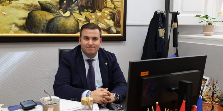 El Ayuntamiento de Alcalá invertirá más de un millón de euros en nuevo mobiliario urbano