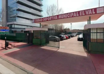 Una torre de 15 pisos situada en la Ciudad Deportiva de El Val.