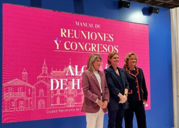Alcalá de Henares y la AEDHE intensifican su colaboración en la Fitur con el objetivo de fortalecer el turismo como motor económico.