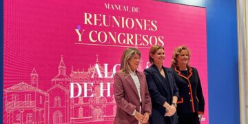 Alcalá de Henares y la AEDHE intensifican su colaboración en la Fitur con el objetivo de fortalecer el turismo como motor económico.